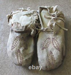 A Beautiful Vintage Native American Indian Beaded Moccasines. 1940 To 1960