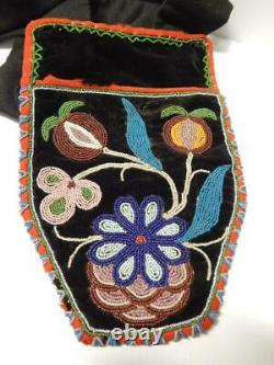 ANTIQUE 1880s VINTAGE CHIPPEWA BEADED SHOT POUCH LONG BANDOLIER RED TRADE CLOTH