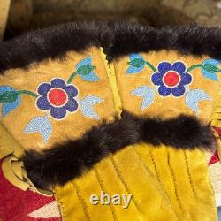 ANTIQUE Native American Beaded Gauntlet/Authentic OJIBWAY Gloves, Moosehide, Glass