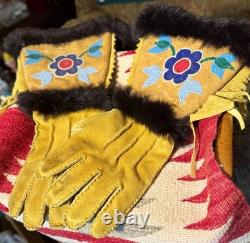 ANTIQUE Native American Beaded Gauntlet/Authentic OJIBWAY Gloves, Moosehide, Glass