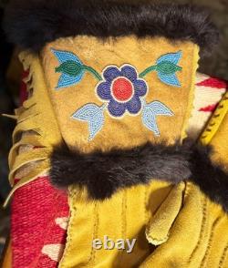 ANTIQUE Native American Beaded Gauntlet/Authentic OJIBWAY Gloves, Moosehide, Glass