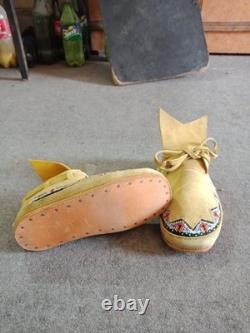 Antique Native American Sioux Cree Indian Cheyenne Beaded Mukluks Flat Moccasins
