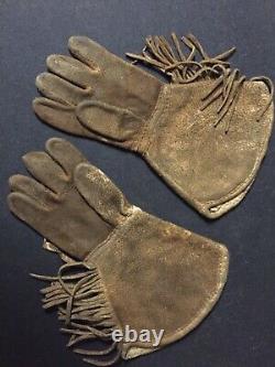 Antique Native American beaded gloves Metis / Cree 1920-30