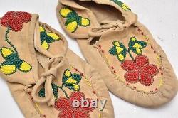 Antique PAIR OF BEADED Native American SANTEE SIOUX Plains Indian MOCCASINS VTG