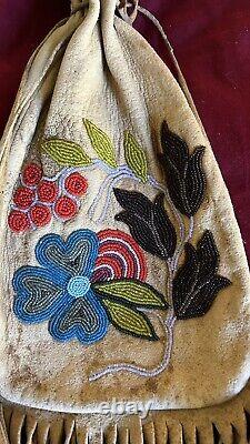 Antique Plains Native American Indian beaded leather medicine bag pouch Beauty