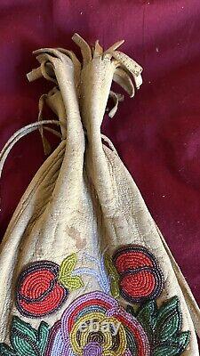 Antique Plains Native American Indian beaded leather medicine bag pouch Beauty