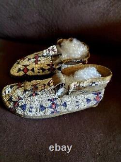 Antique c. 1880 Native American Indian Sioux Beaded Moccasins