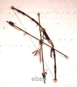 Atq NATIVE AMERICAN INDIAN HAND CRAFTED Beaded BOW AND ARROW WALL HANGING