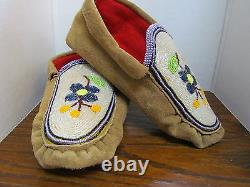 Authentic Native American Moccasins 9.5 Inches Full Bead Vamp Stunning Hand Made