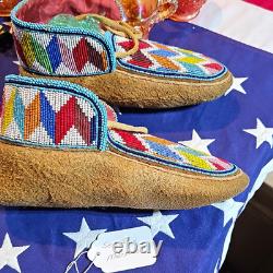 Beaded Moccasins Pair Provenance Île-à-la-Crosse is an historic north Canada