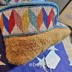 Beaded Moccasins Pair Provenance Île-à-la-Crosse is an historic north Canada