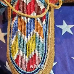 Beaded Moccasins Pair Provenance Île-à-la-Crosse is an historic north Canada