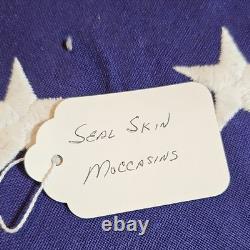 Beaded Moccasins Pair Provenance Île-à-la-Crosse is an historic north Canada