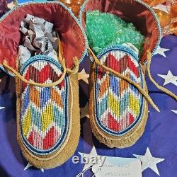 Beaded Moccasins Pair Provenance Île-à-la-Crosse is an historic north Canada