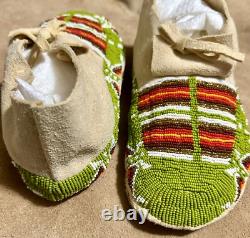 Beautiful Native American Lakota Sioux Beaded Men's Moccasins