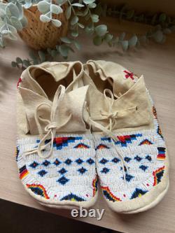 CHEYENNE INDIAN NATIVE AMERICAN BEADED MOCCASINS BEADS Antique