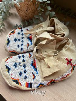 CHEYENNE INDIAN NATIVE AMERICAN BEADED MOCCASINS BEADS Antique