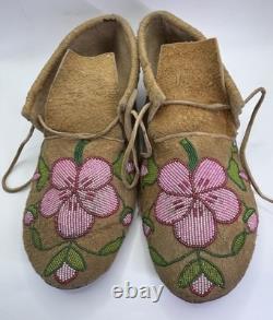 Deerskin Native American Moccasins Beaded Vintage Woodlands Ojibwe or Cree 9.25