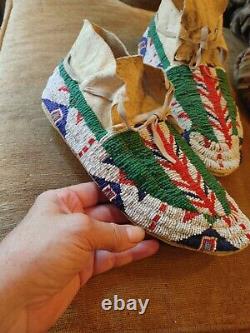 EARLY PLAINS SIOUX INDIAN NATIVE AMERICAN BEADED MOCCASINS BEADS ANTIQUE withsinew