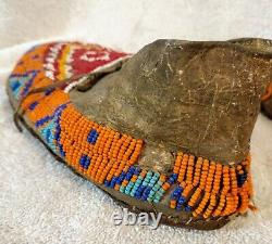 EARLY PLAINS SIOUX INDIAN NATIVE AMERICAN BEADED MOCCASINS BEADS ANTIQUE withsinew