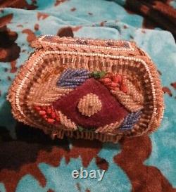 Iroquois Beaded Box Purse 1800s/1900s