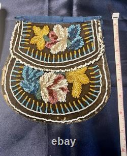 Iroquois Native American Beaded Pouch, Circa 1880, Excellent Condition Iroquois Native American Beaded Pouch, Circa 1880, Excellent Condition