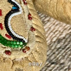 NATIVE AMERICAN BEADED CHEYENNE CHILD MOCCASINS w SEED BEADED LIZARD, VTG