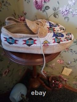 Native American Beaded Pow Wow Moccasins Perhaps Plains Cheyenne / Lakota Sioux