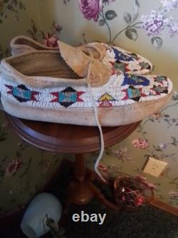Native American Beaded Pow Wow Moccasins Perhaps Plains Cheyenne / Lakota Sioux