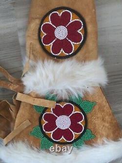 Native American Navajo Handmade Gauntlet Mitten GlovesLeather, Fur, Beads MED/L