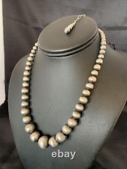 Navajo Pearls Graduated Sterling Silver Round Seamless Bead Necklace 28