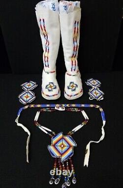 Nice 6 Piece Cut Beaded Native American Indian Moccasins/leggings And Beaded Set