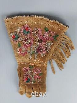 Northern Plains Native American Single Beaded Gauntlet Floral Design