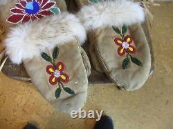 OLD 1960s CREE SOUIX DOESKIN BEADED NATIVE AMERICAN INDIAN GAUNTLET MITTS