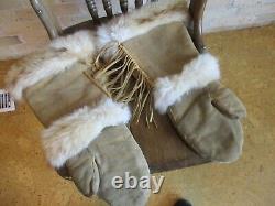 OLD 1960s CREE SOUIX DOESKIN BEADED NATIVE AMERICAN INDIAN GAUNTLET MITTS