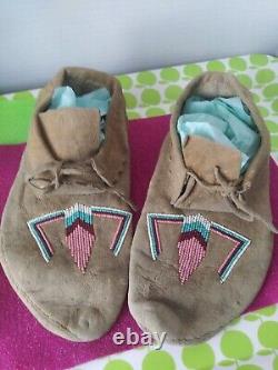 Pair UsedVintage Beaded Moccasins Native American Beadwork Unknown Affiliation