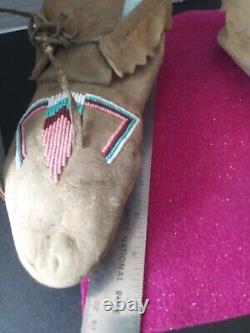 Pair UsedVintage Beaded Moccasins Native American Beadwork Unknown Affiliation