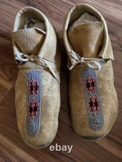 RARE Vintage Unisex Pair of Beaded Native American Plains Indian Size 11