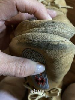 RARE Vintage Unisex Pair of Beaded Native American Plains Indian Size 11