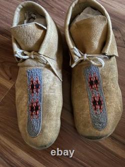 RARE Vintage Unisex Pair of Beaded Native American Plains Indian Size 11