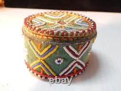 UNIQUE + UNUSUAL ANTIQUE / VINTAGE c1920-30s PLAINS INDIAN GEOMETRIC BEADED BOX