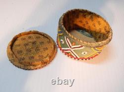 UNIQUE + UNUSUAL ANTIQUE / VINTAGE c1920-30s PLAINS INDIAN GEOMETRIC BEADED BOX