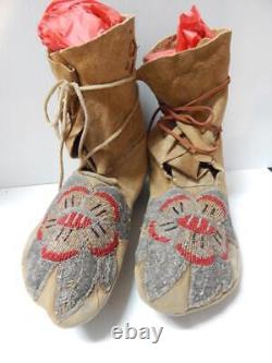 VINTAGE 1920-30s YAKIMA INDIAN BEADED BRAIN TANNED HI TOP BEADED MOCCASINS