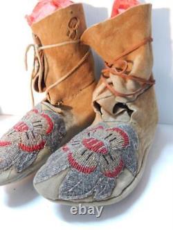 VINTAGE 1920-30s YAKIMA INDIAN BEADED BRAIN TANNED HI TOP BEADED MOCCASINS