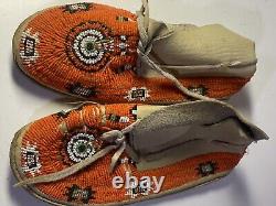 VTG Native American Beaded Moccasins Women