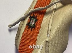 VTG Native American Beaded Moccasins Women