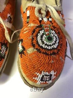 VTG Native American Beaded Moccasins Women