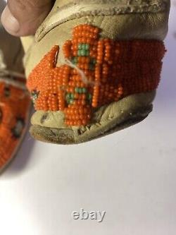 VTG Native American Beaded Moccasins Women