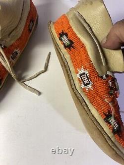 VTG Native American Beaded Moccasins Women