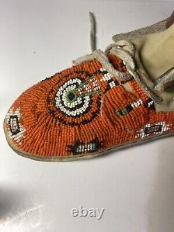 VTG Native American Beaded Moccasins Women